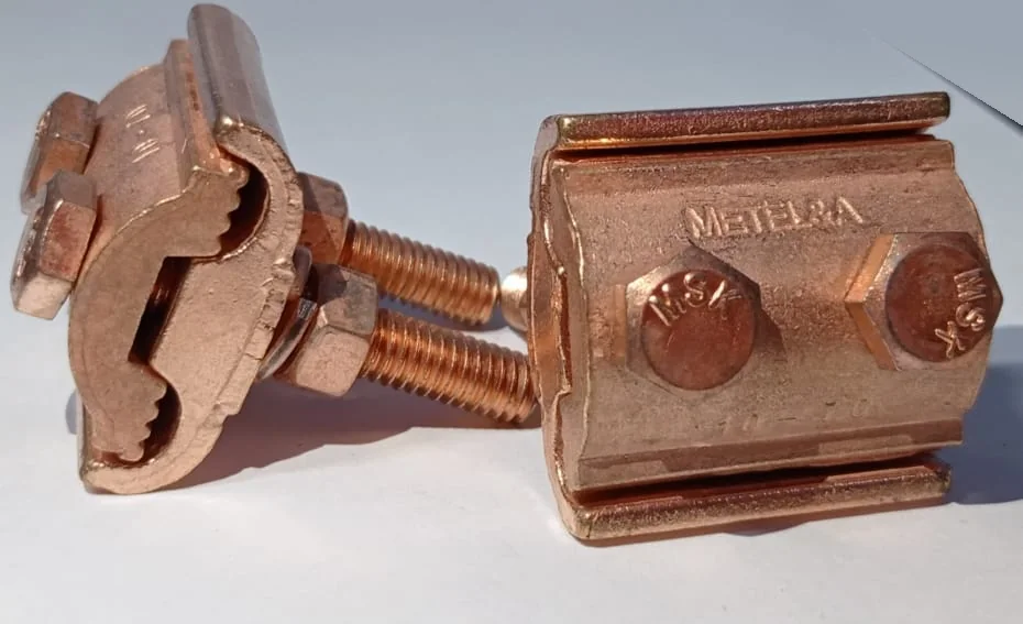 Conectores paralelos de cobre de Grupo Metel, con la marca METEL&A grabada