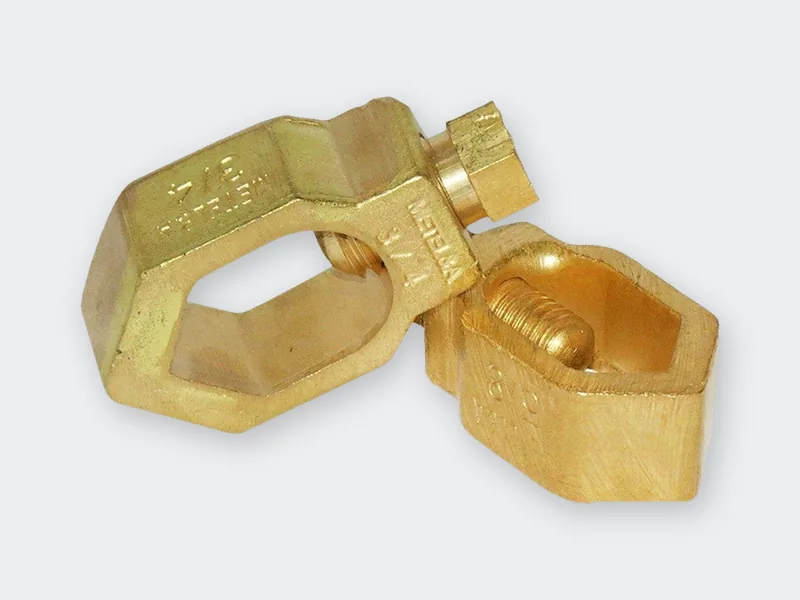 Conectores A-B de bronce forjado con la marca METEL&A grabada