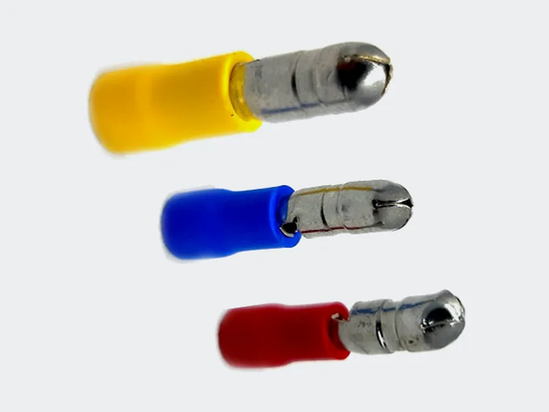 Espigas macho en amarillo, azul y rojo